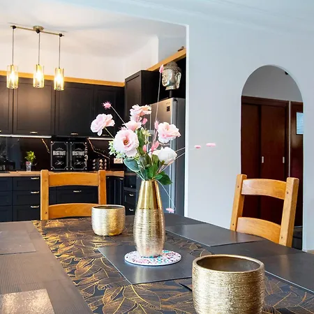 Holiday home Standing De 88 M2, Grand Jardin, Wifi, Clim, Netflix, La Suzanna Hyeres